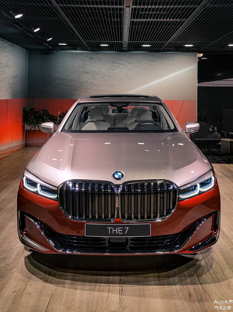 双拼配色 奢华气场营造得很足 宝马7系耀影特别版760li实车_车家号