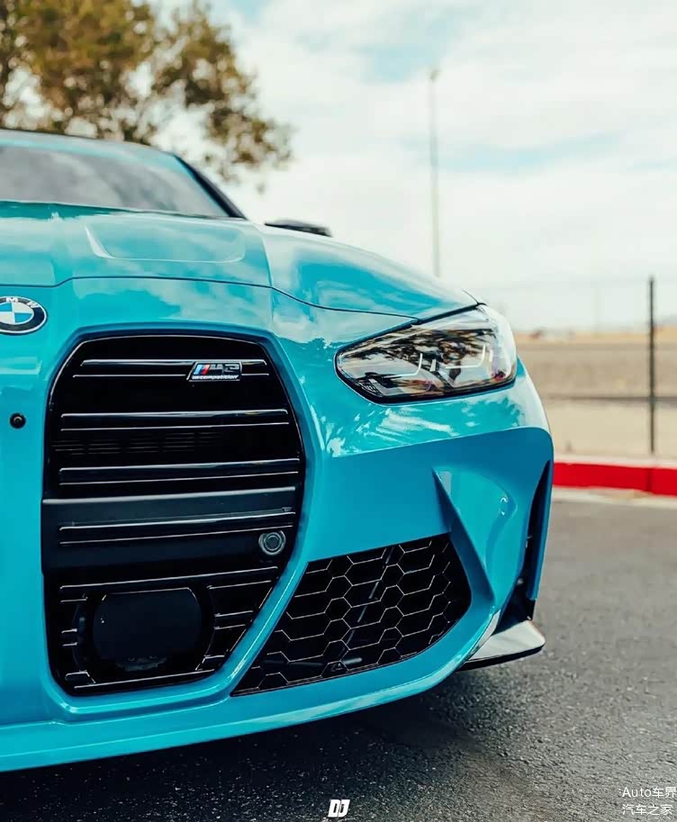 迈阿密蓝哑光黑涂装时尚且帅气宝马m3实车