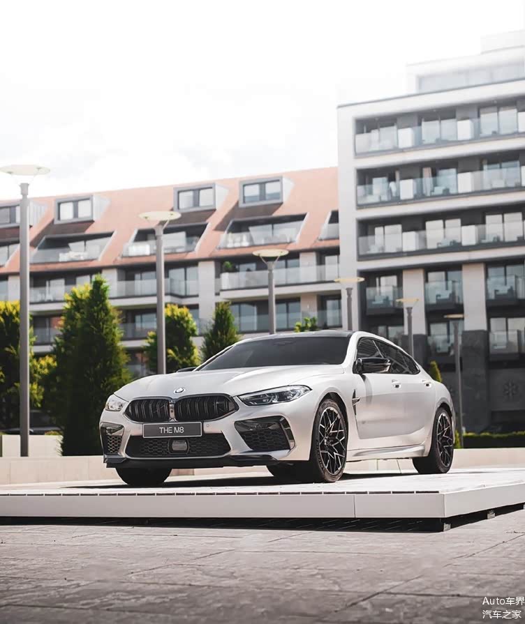哑光银色涂装 质感升级不少 宝马m8 grancoupe雷霆版实车_车家号_发现