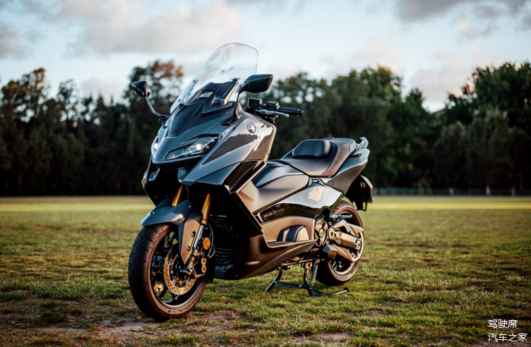 yamaha tmax 560