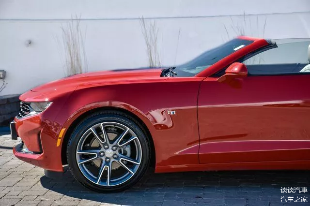 2020款雪佛兰科迈罗,敞篷更帅气