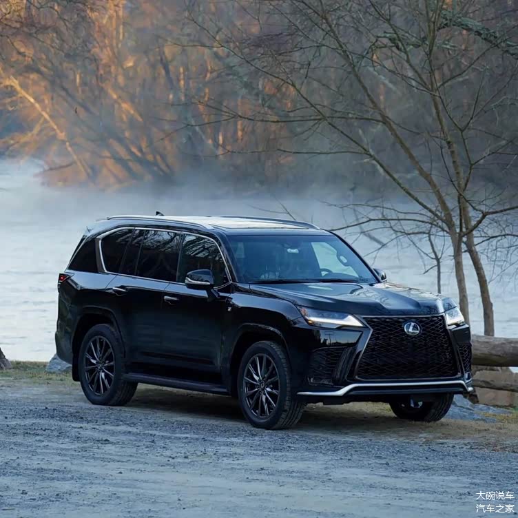 对标英菲尼迪qx80黑武士版本全新雷克萨斯lx600海外街拍