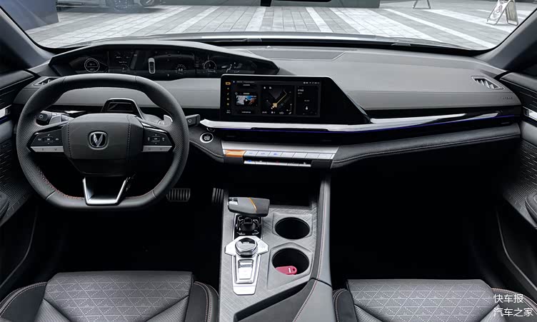 长安uni-v 2.0t车型内饰