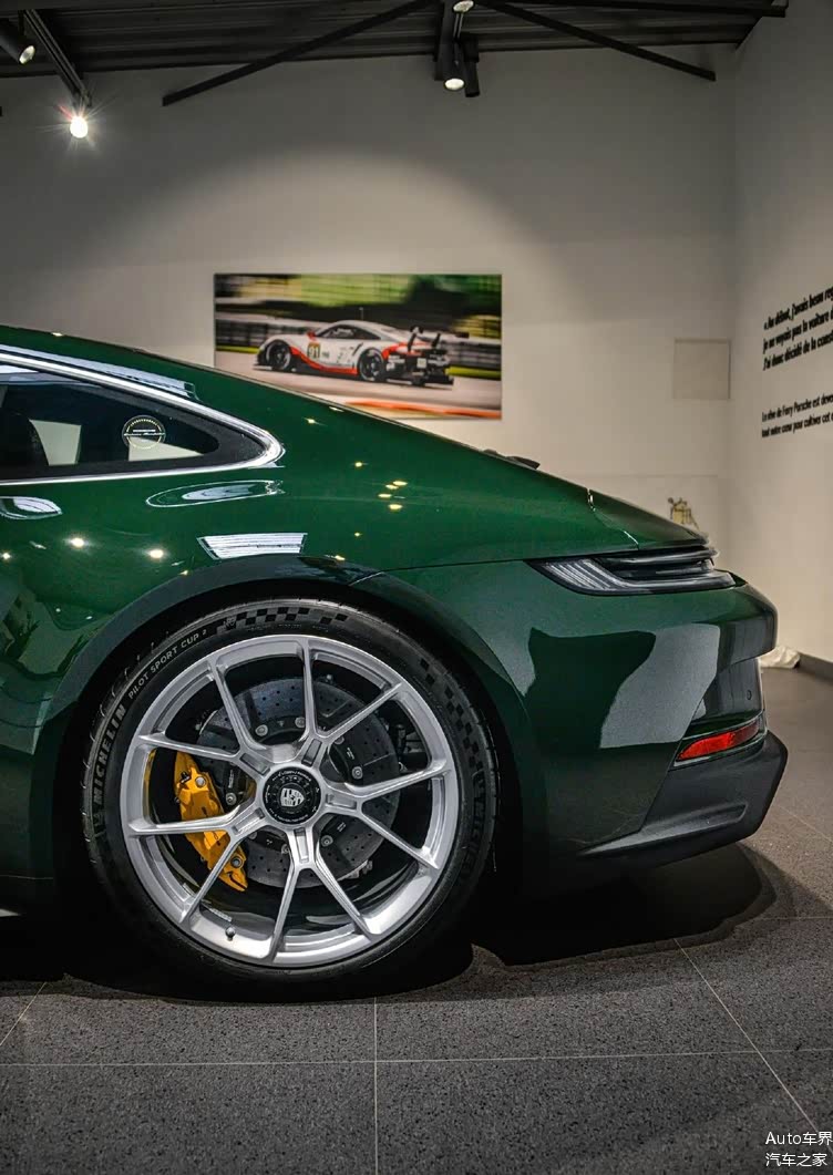 优雅出色的设计运动表现突出保时捷911gt3touring实车