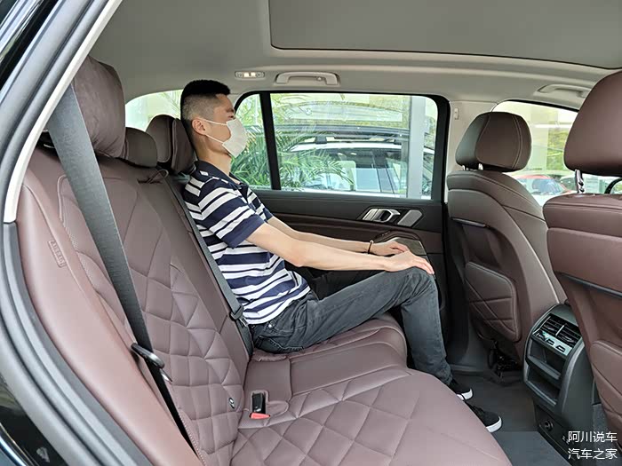 探店国产宝马x5后排空间比想象更大个别地区需要加价才能提车