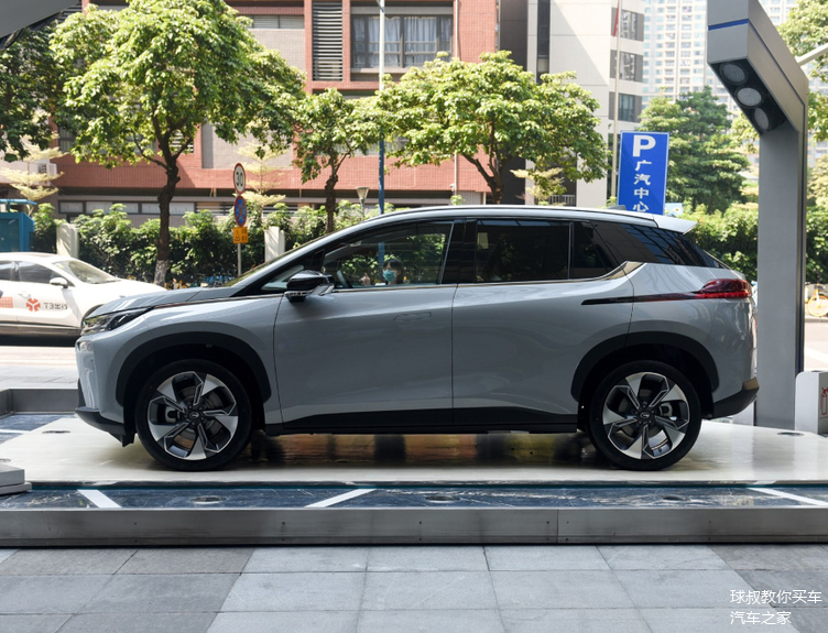 最长续航600km广汽新能源埃安v售1596万起