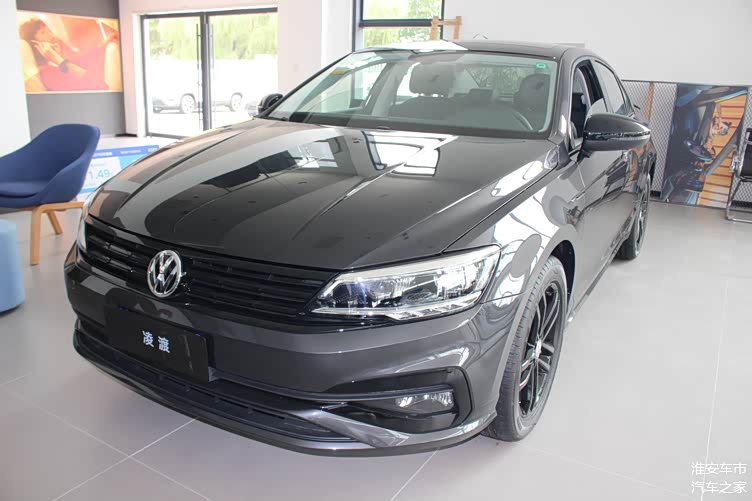 2021款大众凌渡到店碳晶灰很少见价格缩水确定不考虑