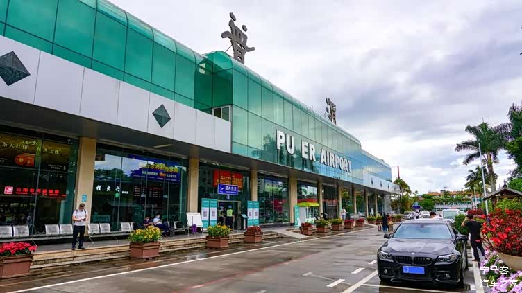 大山里的小机场让人印象深刻,但更重要的是,普洱是云南茶的故乡