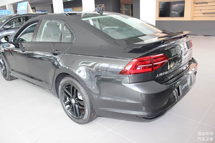 2021款大众凌渡到店碳晶灰很少见价格缩水确定不考虑