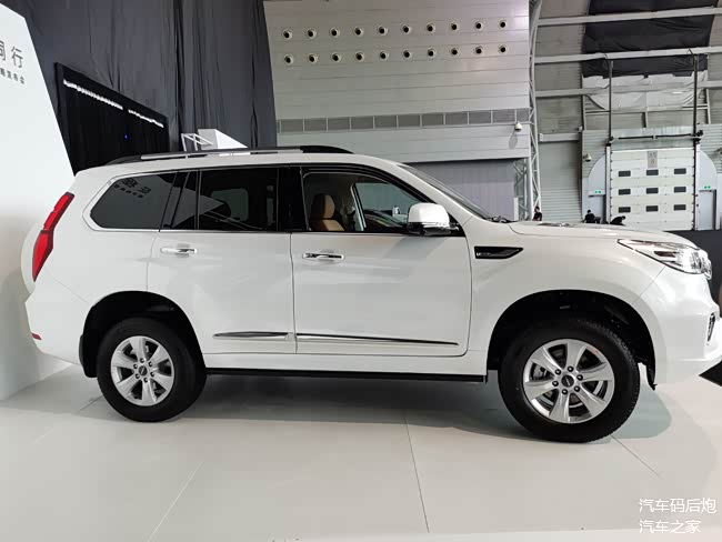 新款哈弗h9亮相 趁普拉多停售先混个脸熟