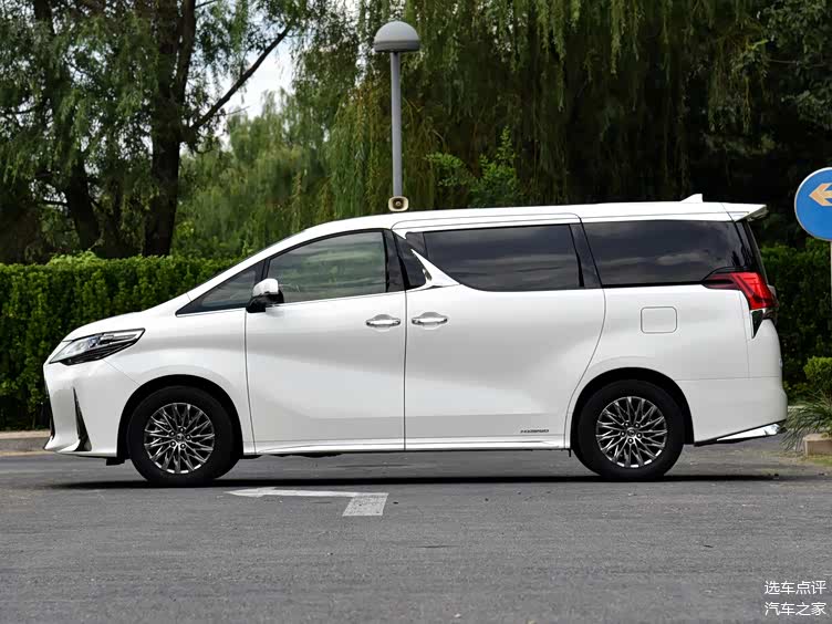综合油耗71l顶级大四座豪华原装进口mpv实拍雷克萨斯lm