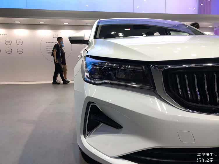 第4代帝豪亮相成都车展售价699889万搭载15l发动机