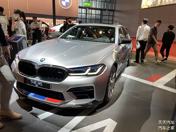 上海车展实拍宝马m5运动激进的外形