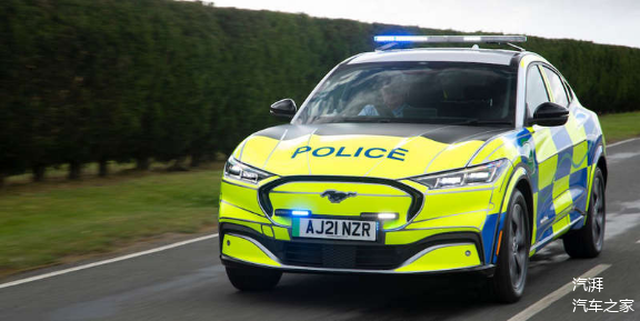 福特在英国伯明翰 nec紧急服务展上展示了野马 mach-e警车