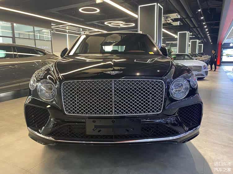 宾利添越图集赏析外观彰显尊贵