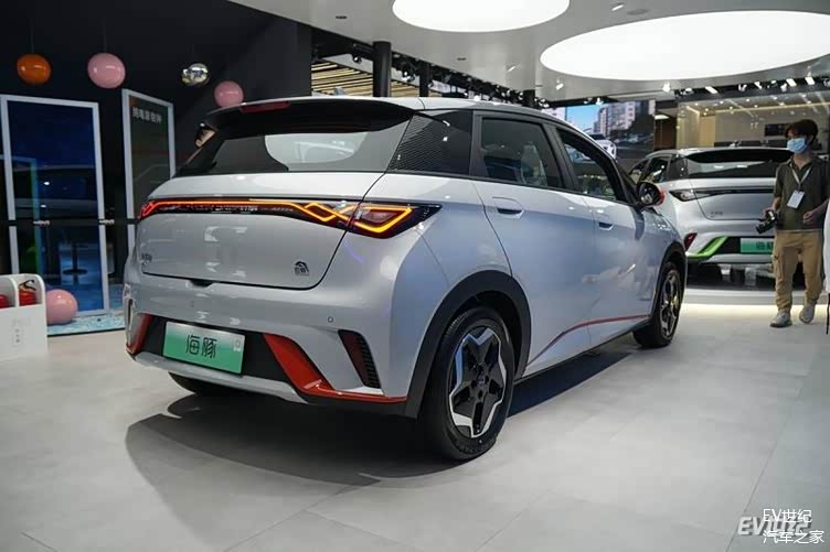 2021成都车展比亚迪海豚正式上市补贴后售9381218万元