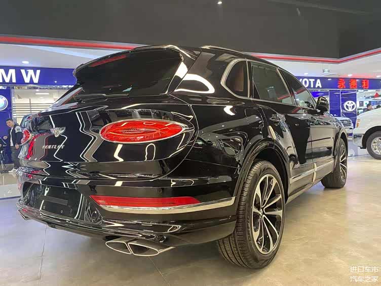 宾利添越图集赏析外观彰显尊贵