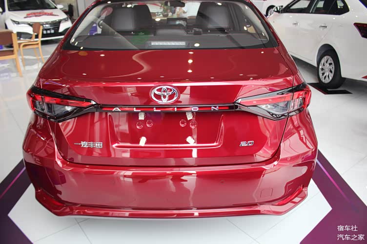 2021款丰田亚洲狮到店红色车身很时尚空间大直降1万元