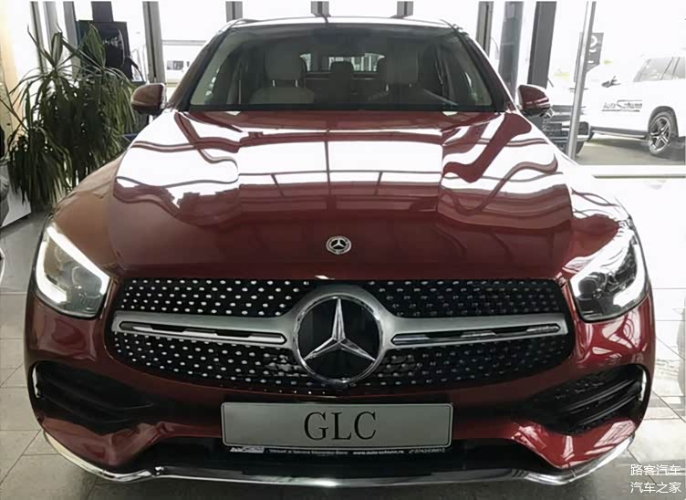 全新奔驰glccoupe海外实拍曝光搭载20t发动机