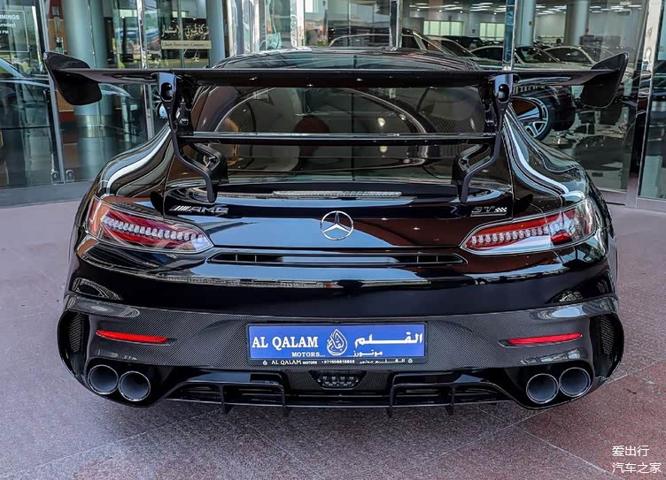 内饰借鉴赛车的设计风格全新梅赛德斯amggtblackseries实车