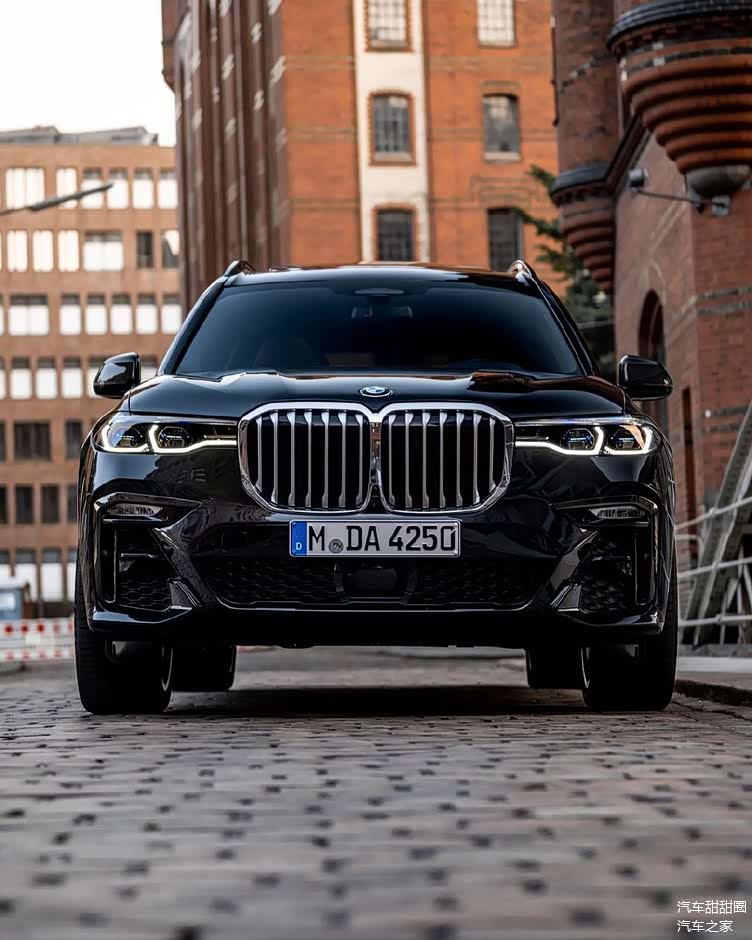 沉稳大气的设计奢华的运动质感宝马x7实车