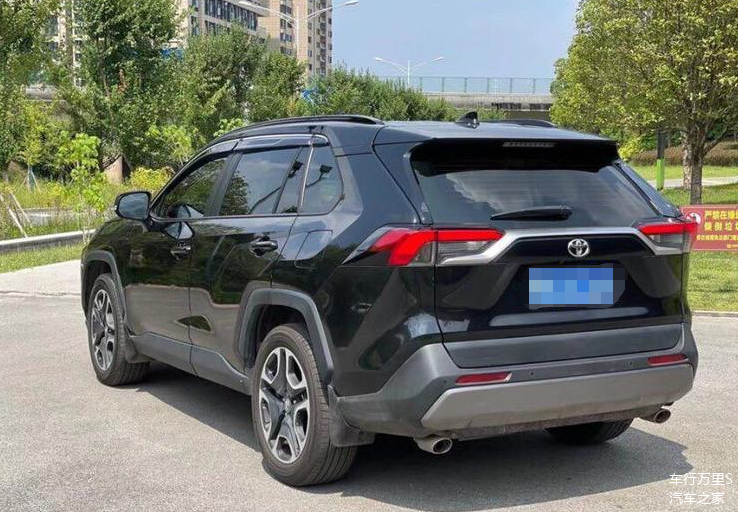 金刚怒目2021款丰田rav4荣放实车你会选择吗