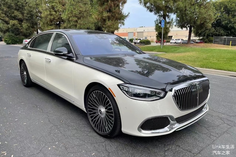 黑白双拼色更显大气奢华,全新梅赛德斯-迈巴赫s 580实拍