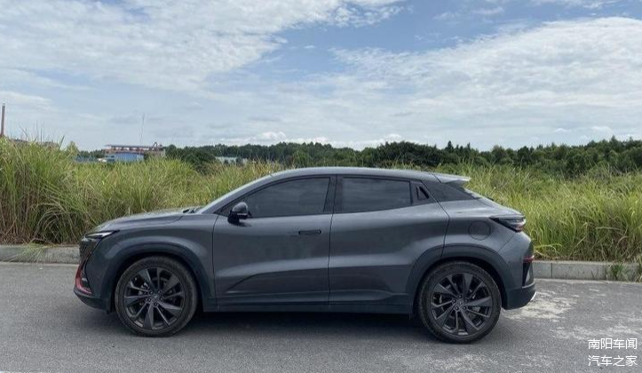 国产平民跑车亮相2021款长安unit价格稳定平价销售1159万起