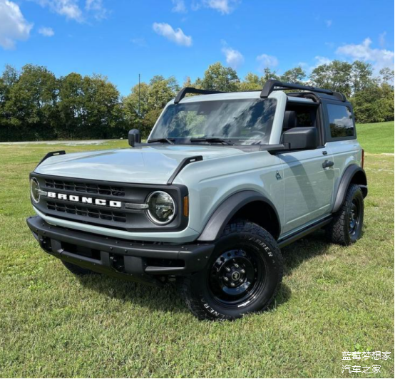 全新福特bronco三门版海外实车浓浓越野气息时尚敞篷设计