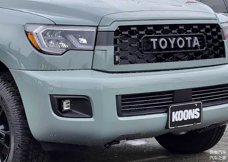 全新丰田sequoia海外实拍曝光国内将平行进口引入