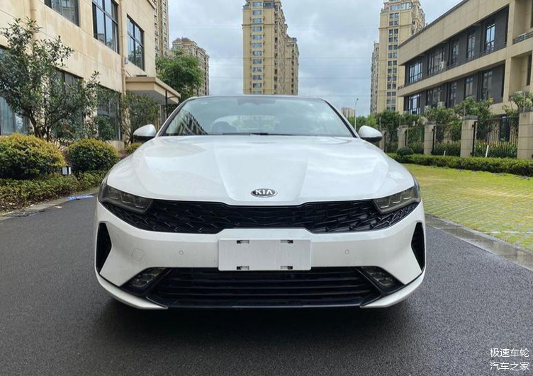 外形美观内饰科技2020款起亚k5凯酷实车搭载两种动力