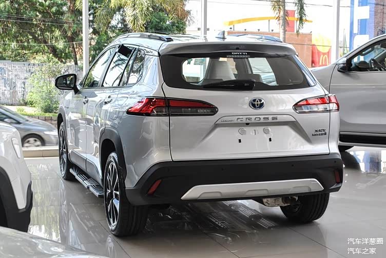 全新丰田卡罗拉cross海外实车玩得就是跨界范儿