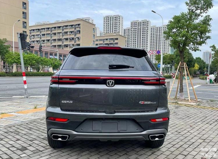 为年轻人量身定做,2021款长安cs55 plus实拍,裸车价8.