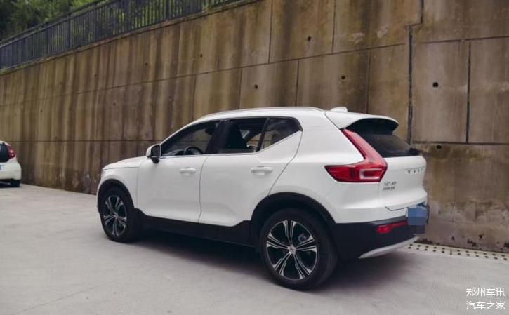 不看零整比还行2022款沃尔沃xc40让利高达2万裸车价2448万起