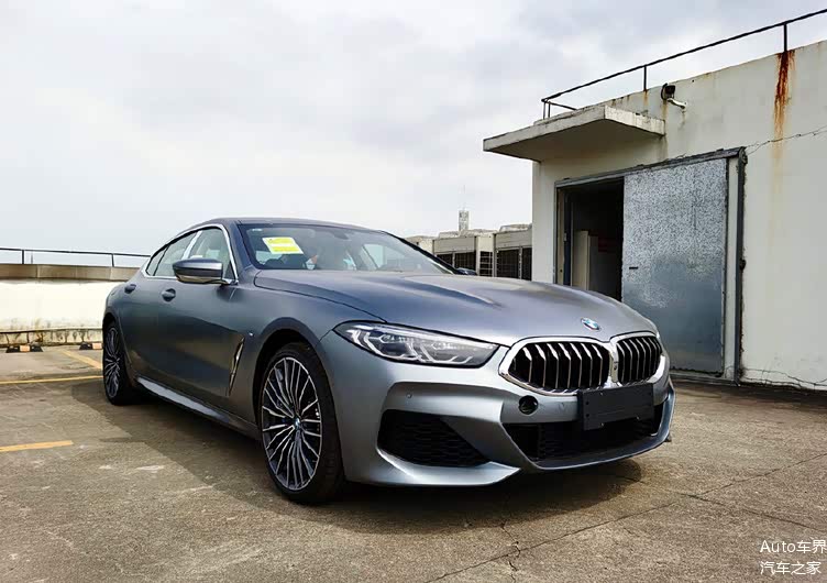 潮流时尚的设计气场强大宝马840i四门轿跑车实车