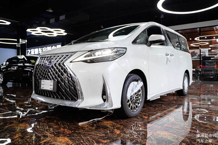 加价最狠的"面包车",顶级mpv-雷克萨斯lm300h到底哪好?