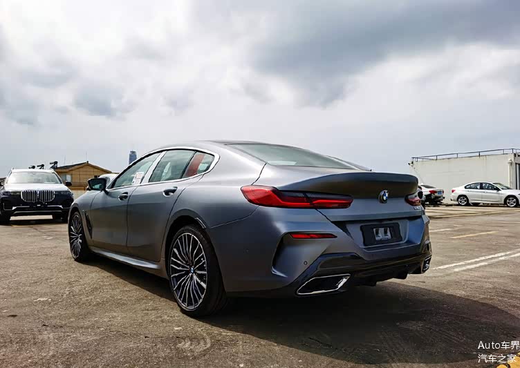 潮流时尚的设计气场强大宝马840i四门轿跑车实车