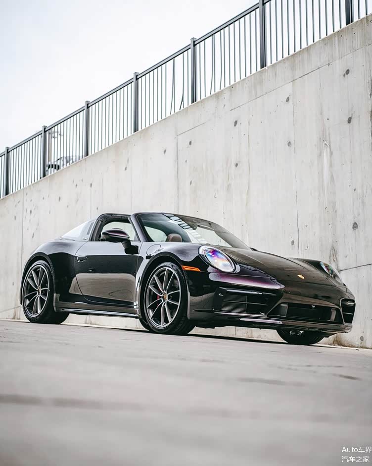 优雅的造型大气的运动感保时捷911targa4s实车