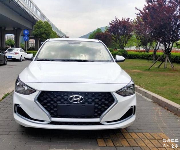 正儿八经家用车2020款现代悦动实车紧跟潮流的颜值