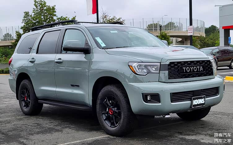 全新丰田sequoia海外实拍曝光国内将平行进口引入