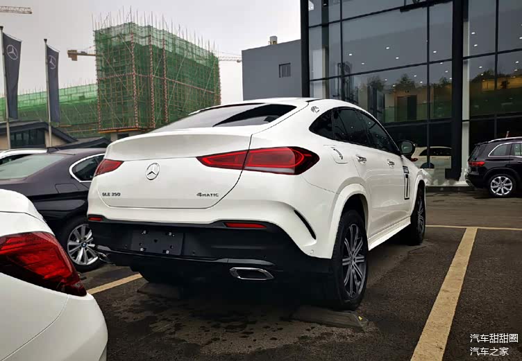 大气的造型 优雅的运动感 奔驰gle 350 coupe实车!