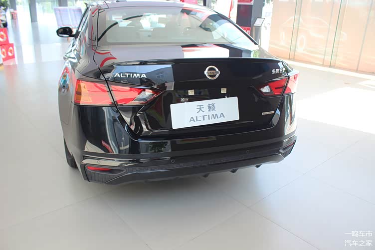 探店2021款日产天籁黑色涂装很高级座椅很柔软优惠幅度缩水