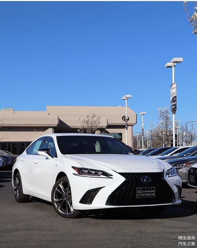 实拍2021款雷克萨斯es四驱版造型运动驾控性能更出色