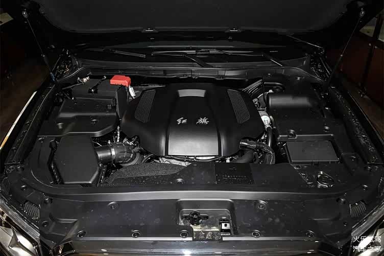 传动系统匹配的仍然是6速手自一体变速箱