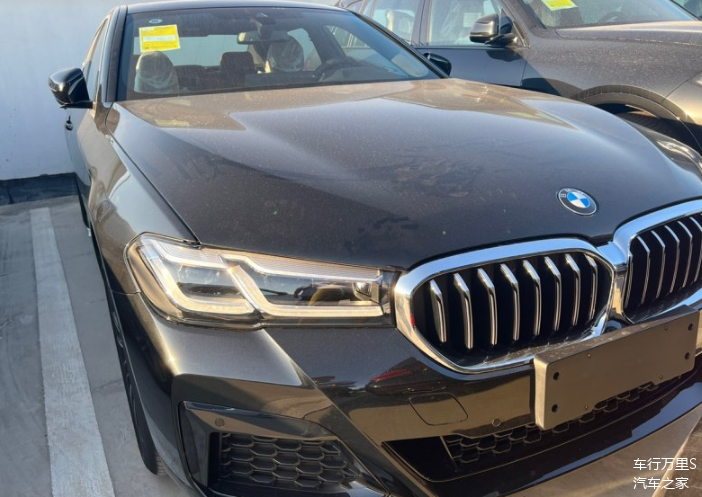 "单身的原因竟是它",2022款宝马5系到店,酒红色内饰_车家号_发现车