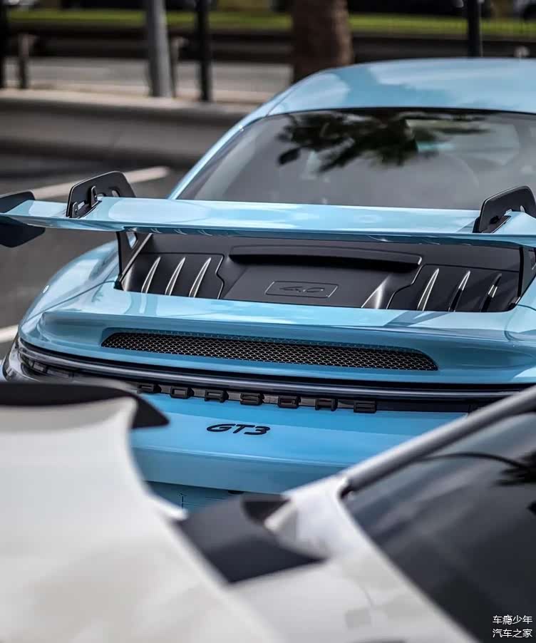 全新保时捷911gt3大片来袭瓷器蓝车漆也太帅了