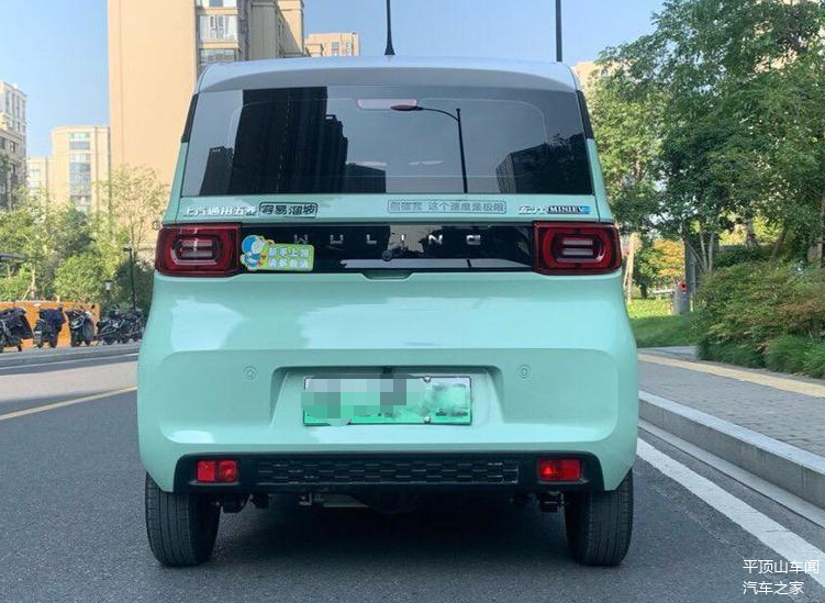 开这个车带娃也太帅了,2021款五菱宏光miniev平价销售3.76万起