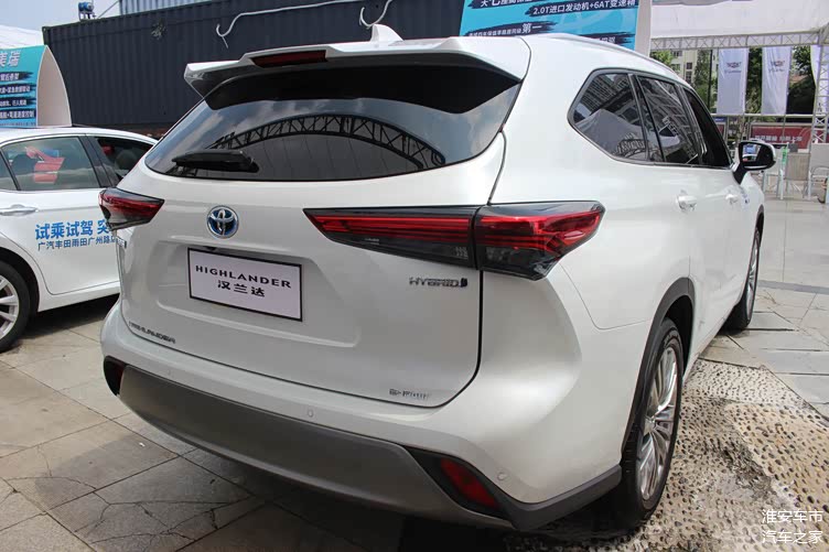 2022款丰田汉兰达实拍车头大改后排空间宽敞2688万起