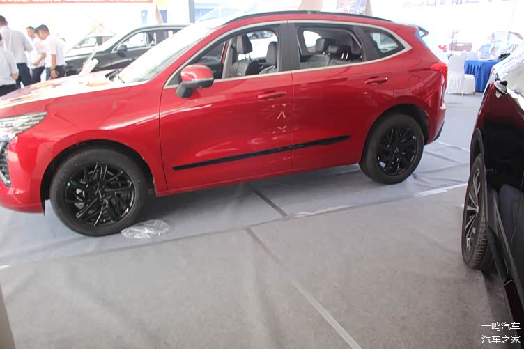 2021款哈弗初恋实车现身红色涂装时尚内饰年轻15t动力强劲