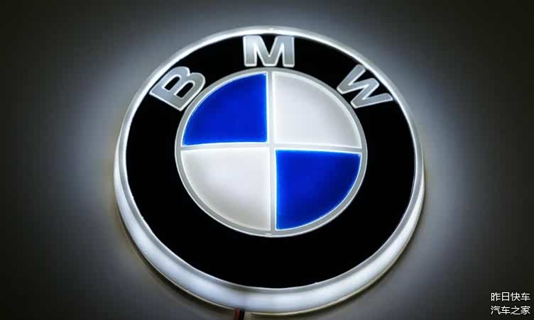 宝马终于换新车标蓝白相间变黑白网友又上个档次